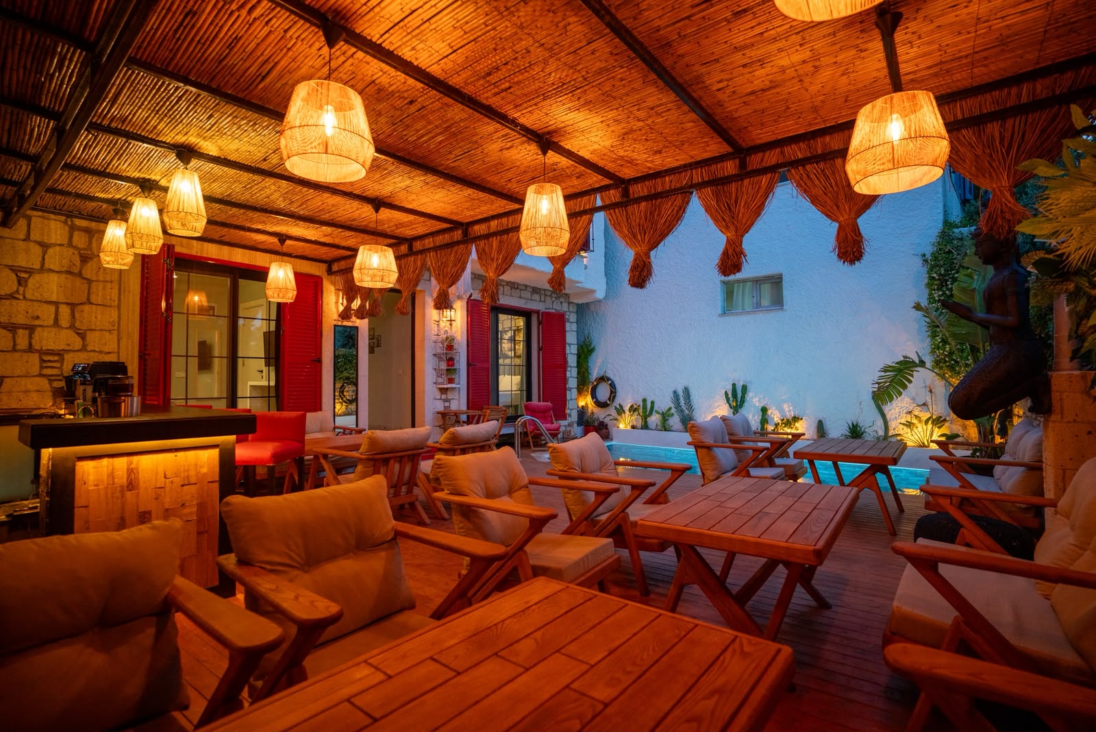 Teras ve lounge alanı